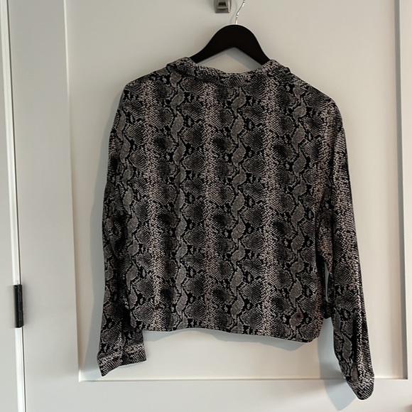 Stylish blouse - Picture 2 of 4